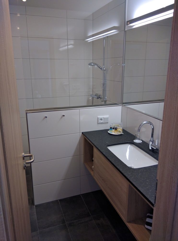 Hotel Zur-Borke Neuenrade Экстерьер фото